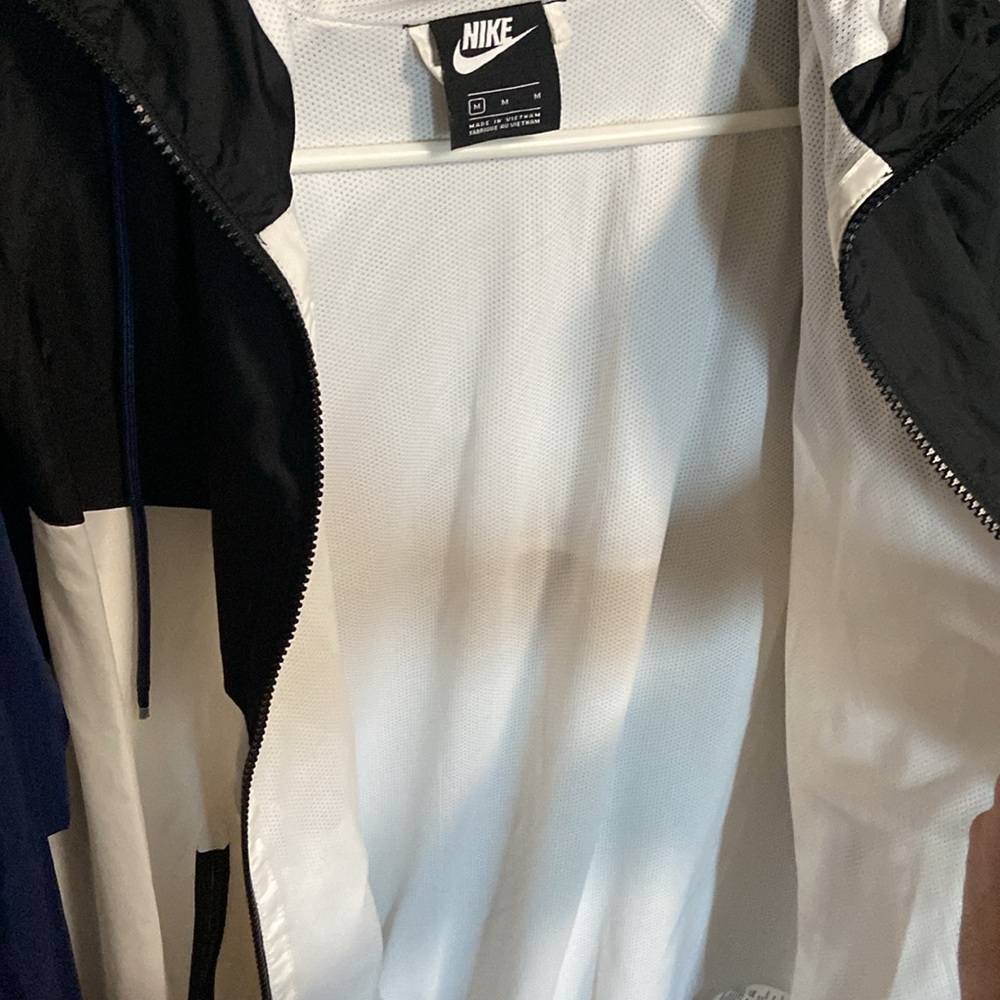 Nike WindBreaker - Picture 4 of 4